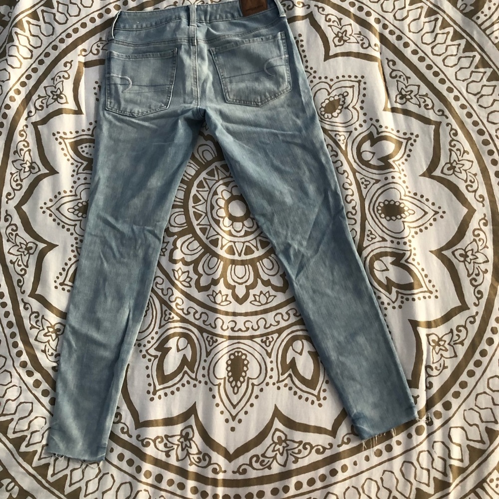 AE LIGHT WASH RIPPED JEANS - Picture 5 of 8